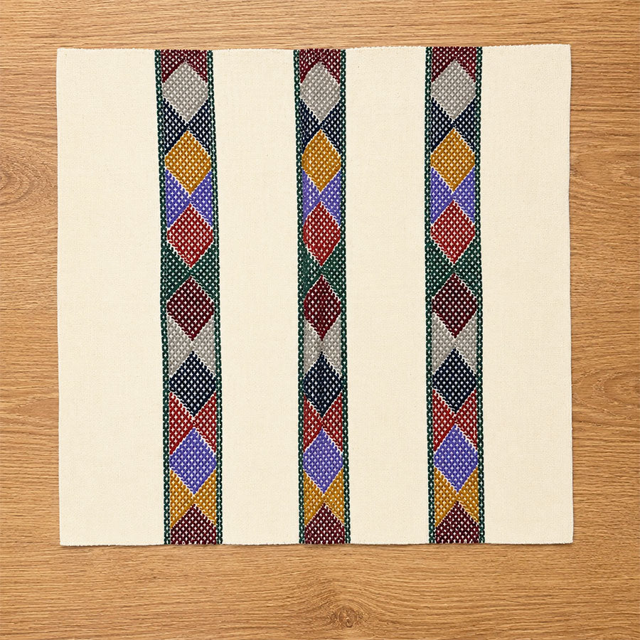Par de fundas beige para cojín con franjas de colores