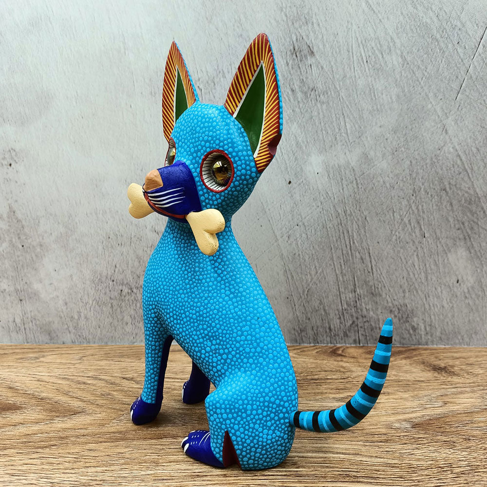 Perrito chihuahua alebrije azul