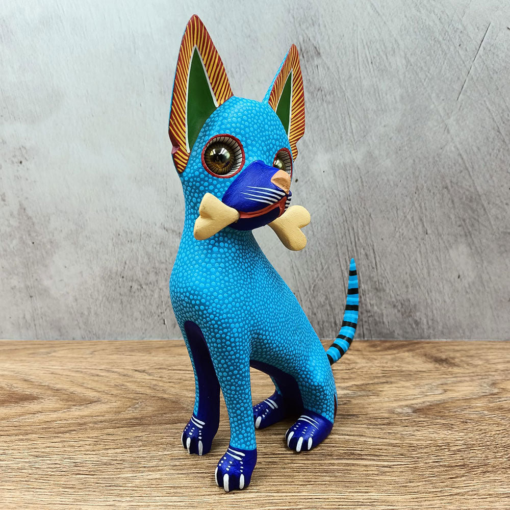 Perrito chihuahua alebrije azul