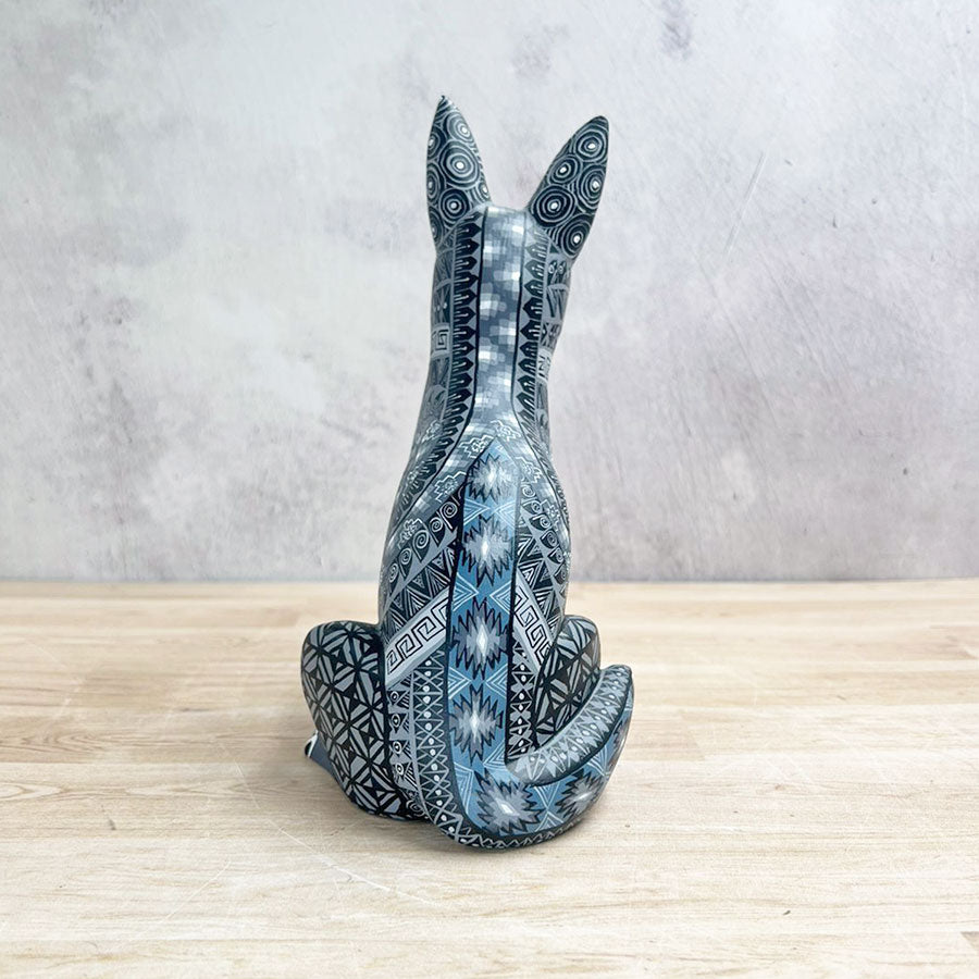 Perrito xoloitzcuintle alebrije negro y gris