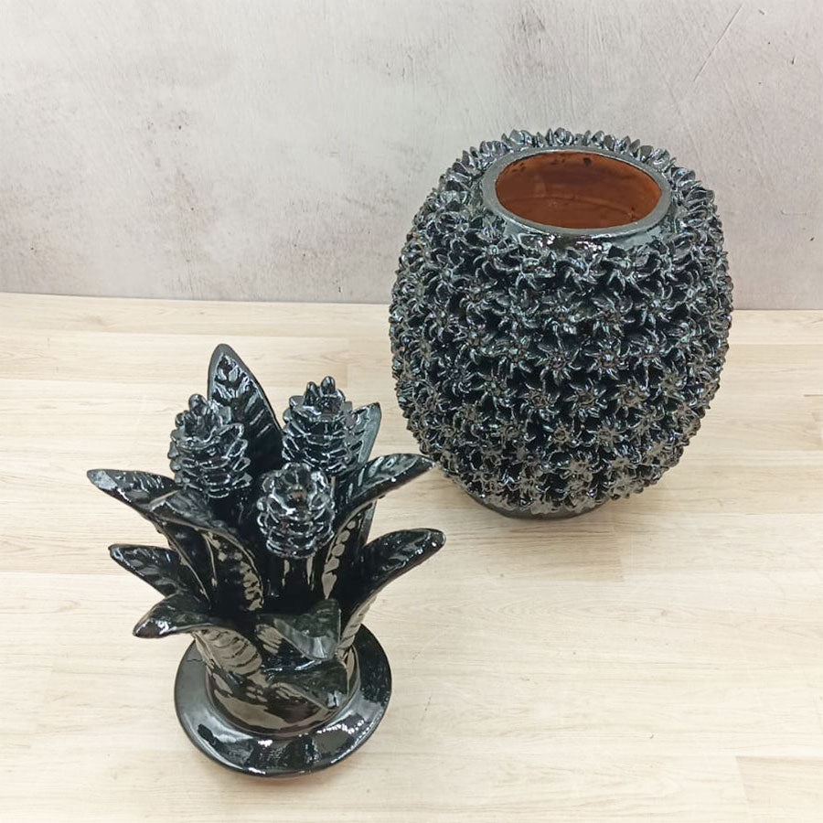 Piña negra barrilito estrellas de barro vidriado