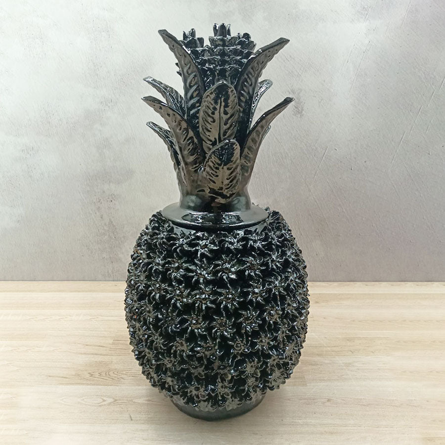 Piña negra barrilito estrellas de barro vidriado