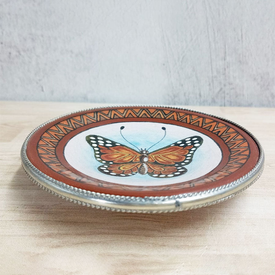 Platito café con mariposa