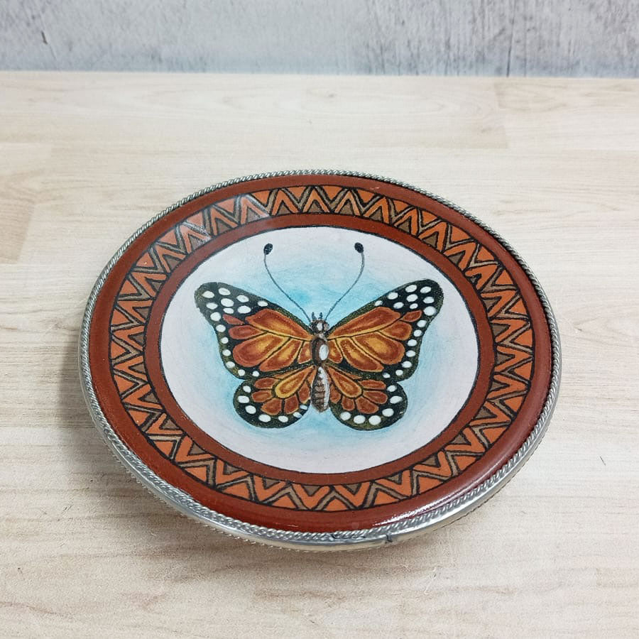 Platito café con mariposa