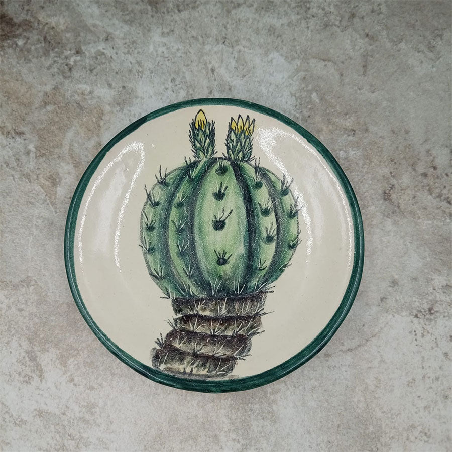 Plate decorated with a green rim