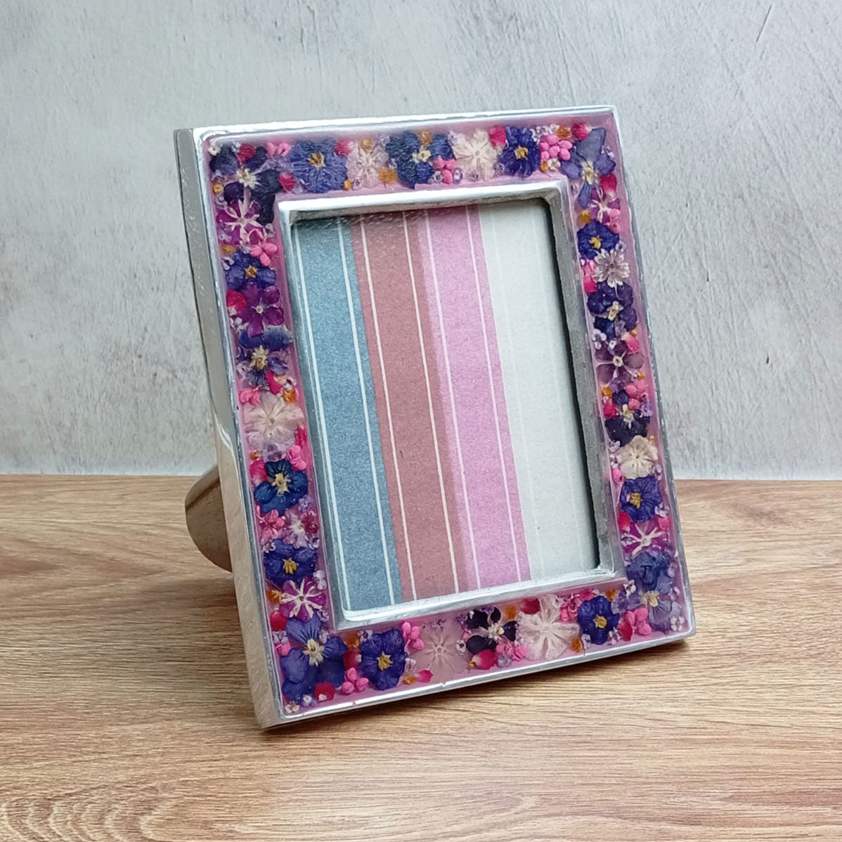 Portarretrato con flores prensadas 3"x 4"