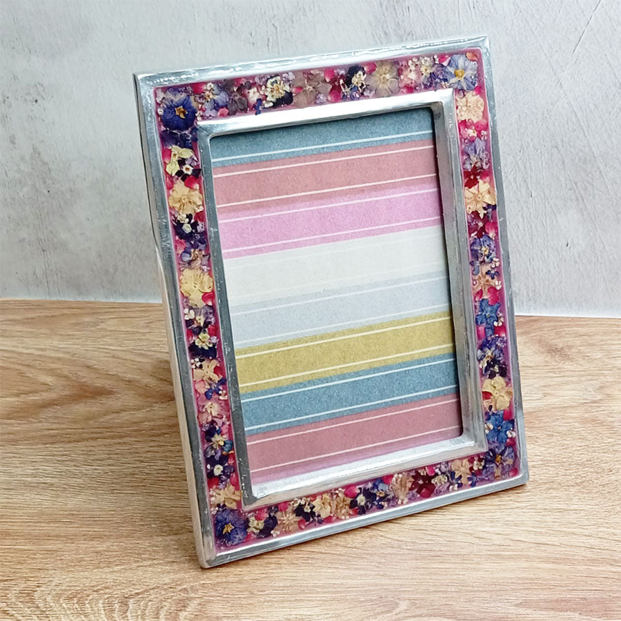 Portarretrato con flores prensadas 4"x 6"
