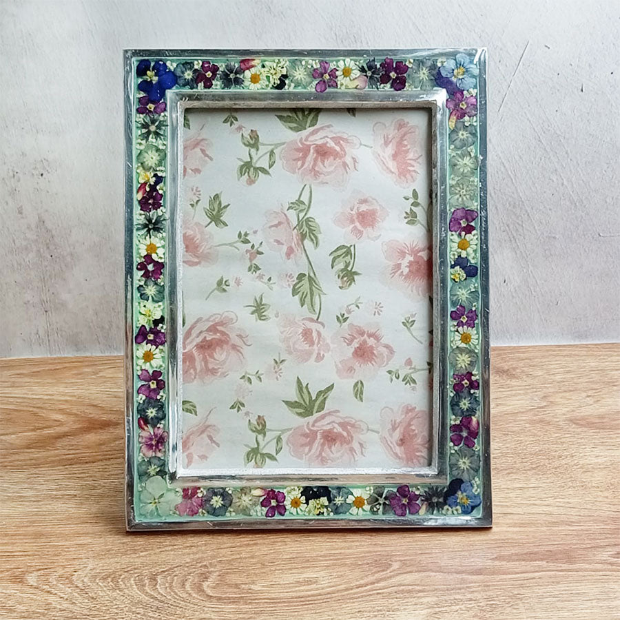 Portarretrato con flores prensadas 5"x 8"