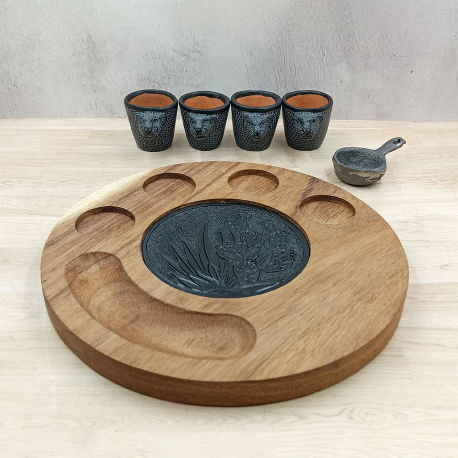 Set with tray and mezcal glasses with jaguar design