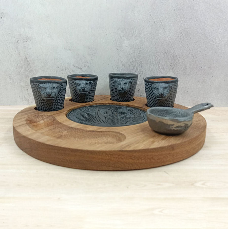 Set with tray and mezcal glasses with jaguar design