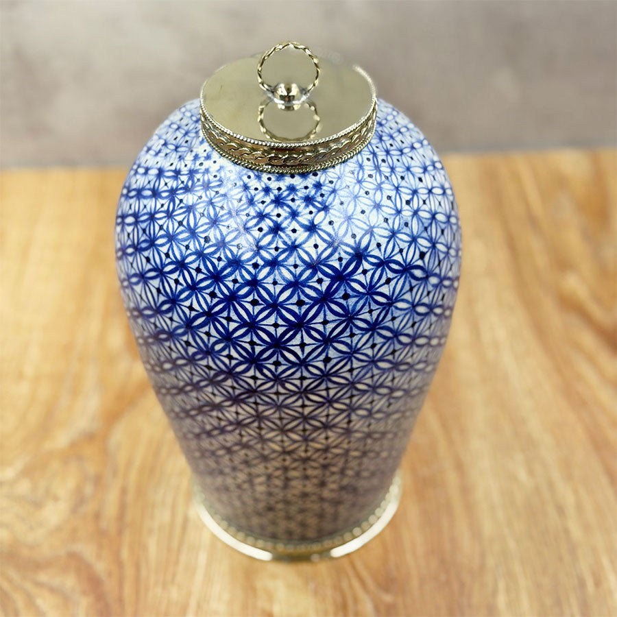 Tibor con detalles en azul y blanco