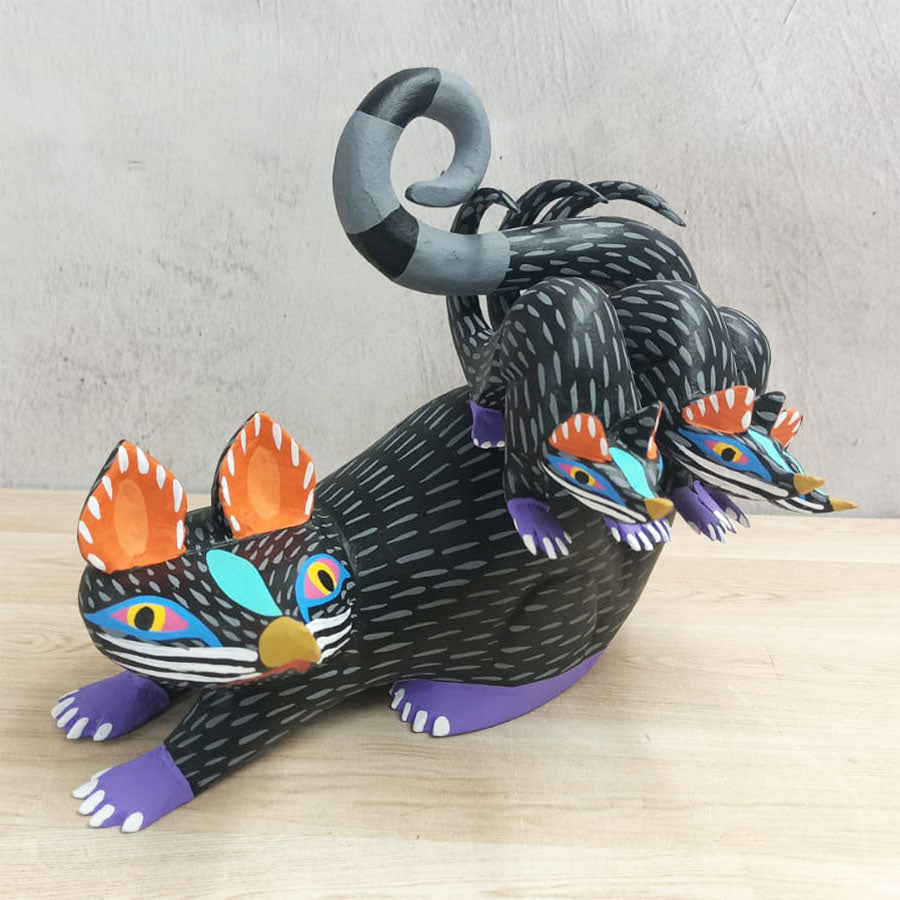 Tlacuache alebrije con crías