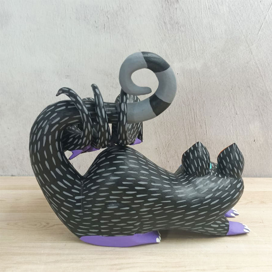 Tlacuache alebrije con crías