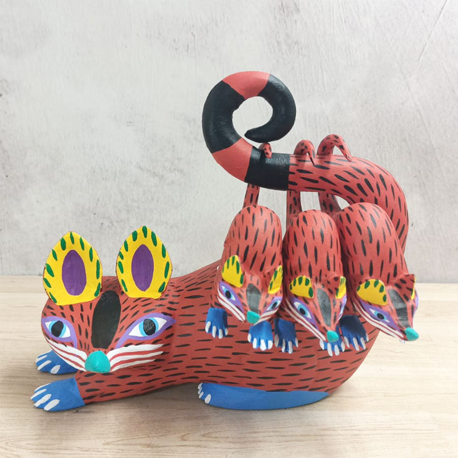 Tlacuache alebrije con crías