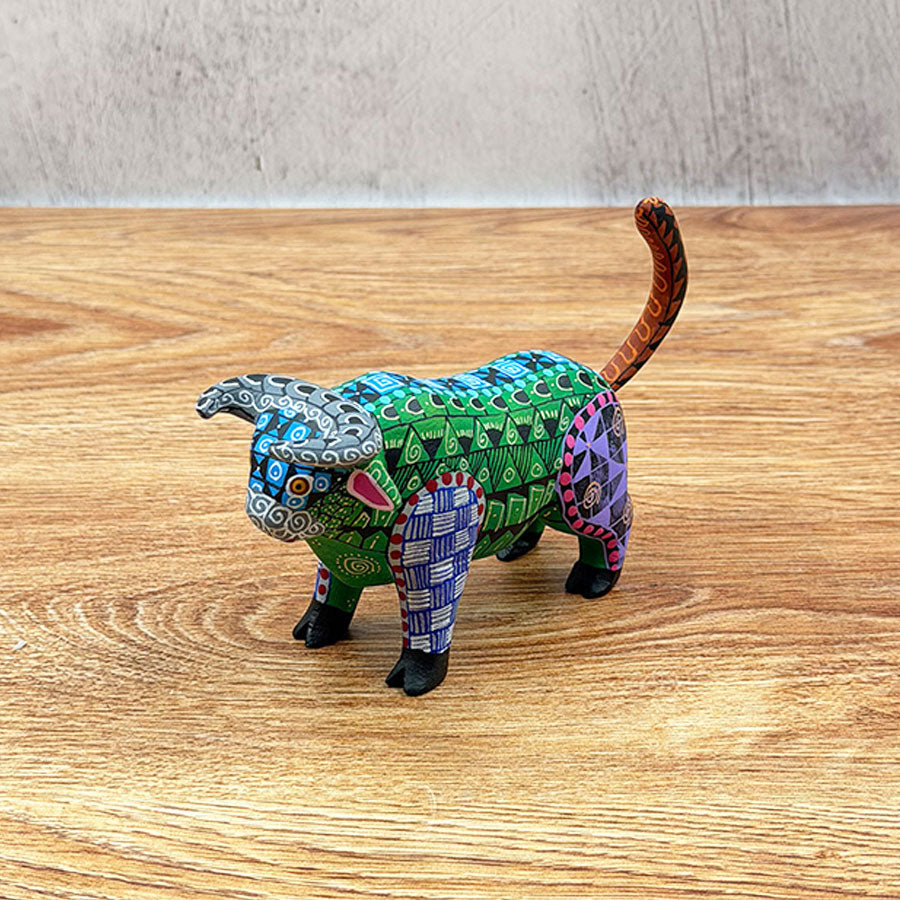 Toro alebrije verde