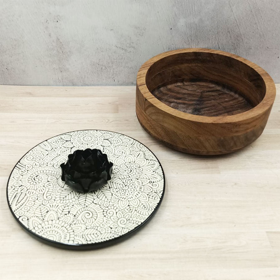 Tortilla holder with Olinalá lid