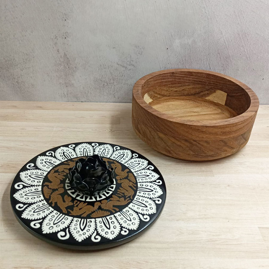 Tortilla holder with Olinalá lid