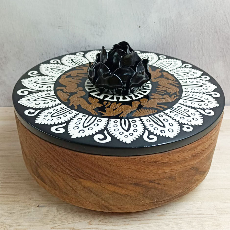 Tortilla holder with Olinalá lid