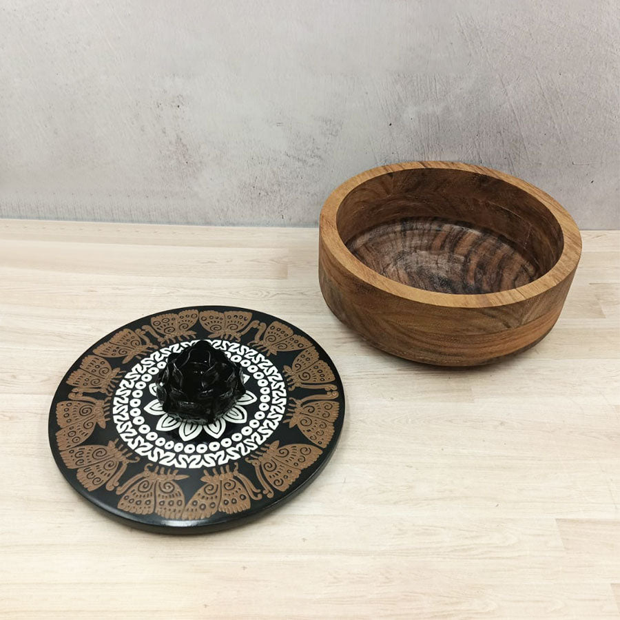 Tortilla holder with Olinalá lid