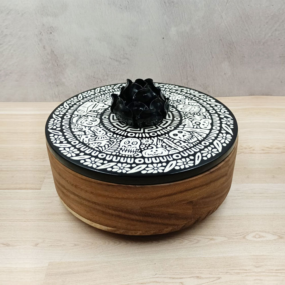 Tortilla holder with Olinalá lid