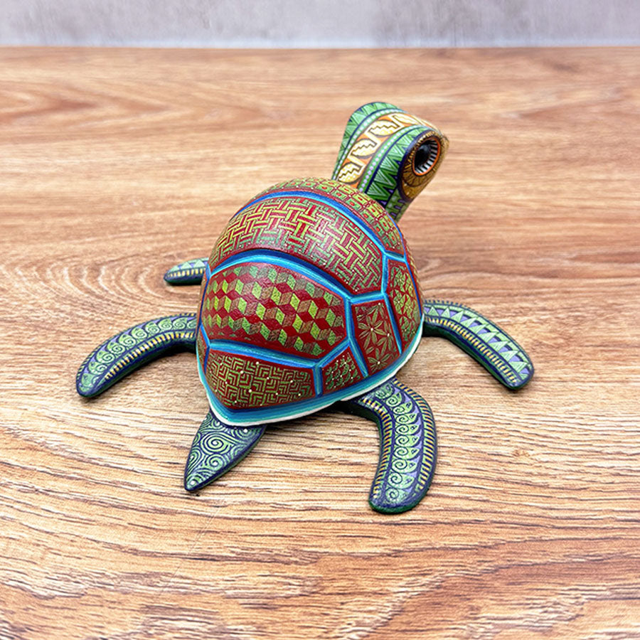 Tortuga alebrije roja y verde