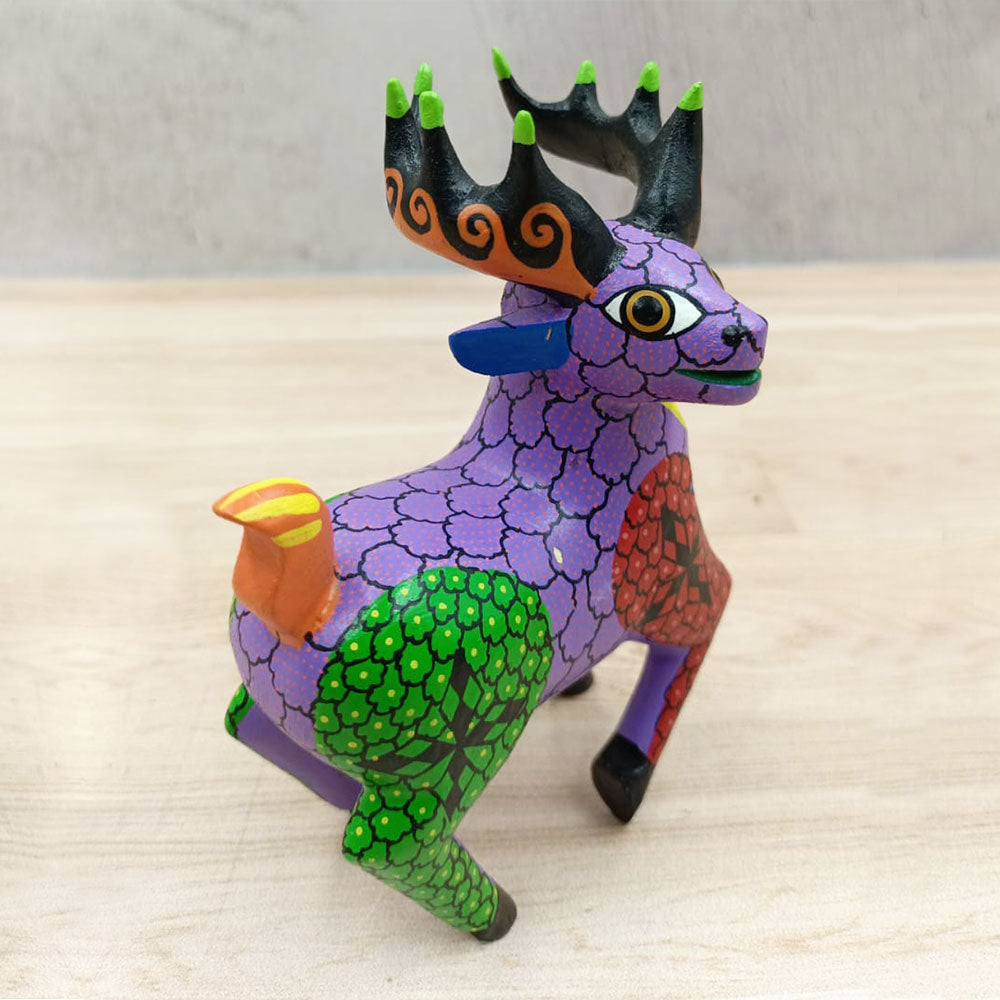 Venado alebrije morado