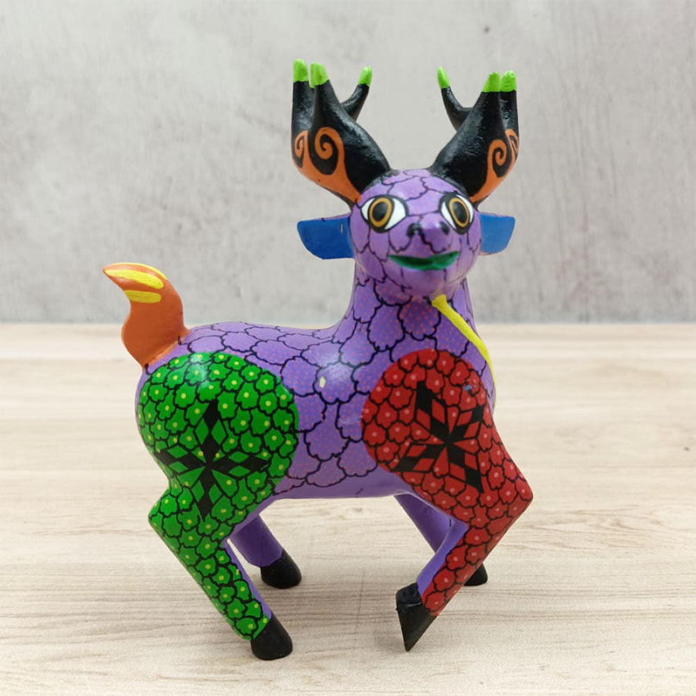 Venado alebrije morado