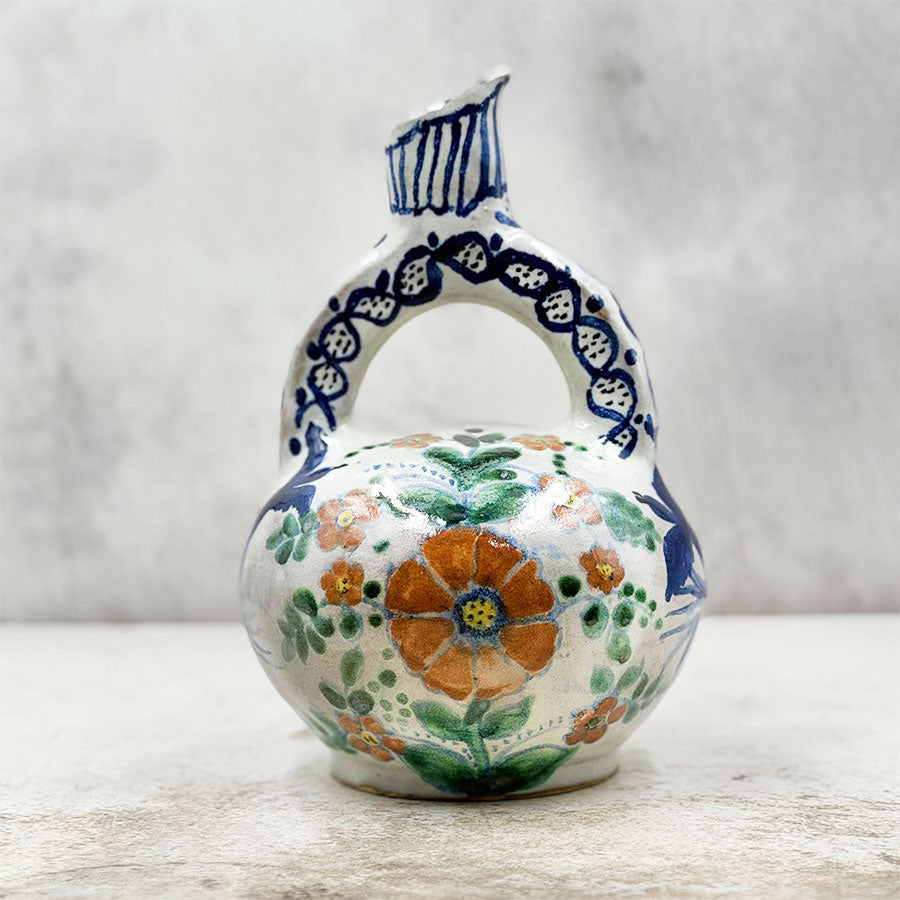 Wine pitcher with handle