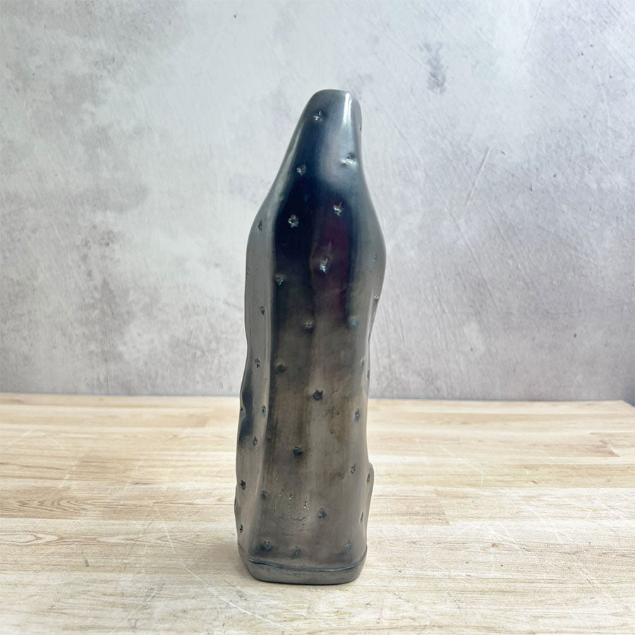 Virgen de Guadalupe de barro negro